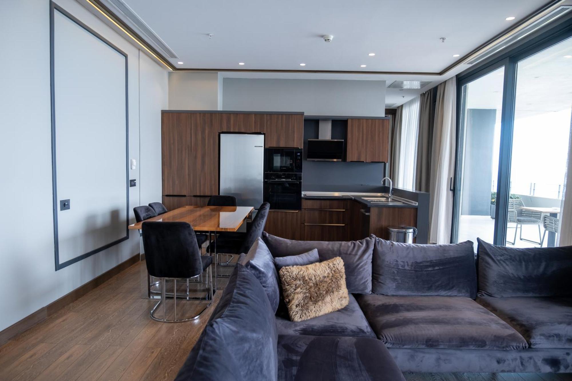 Ramada Plaza & 5*