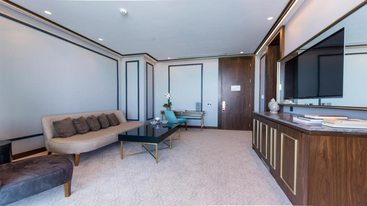 Hotel Ramada Plaza & 5*