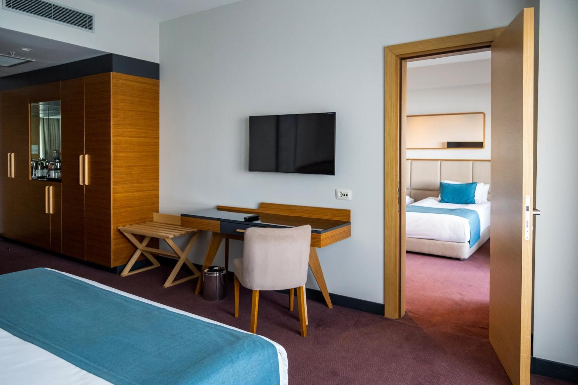 Ramada Plaza & Hotel 5*